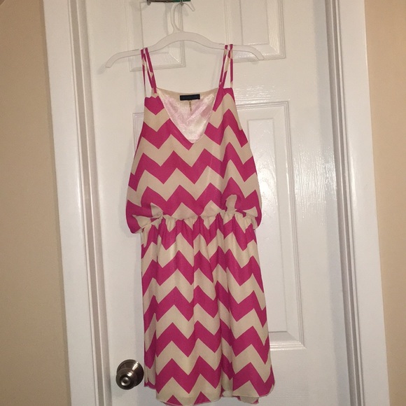 Dresses & Skirts - Pink chevron dress